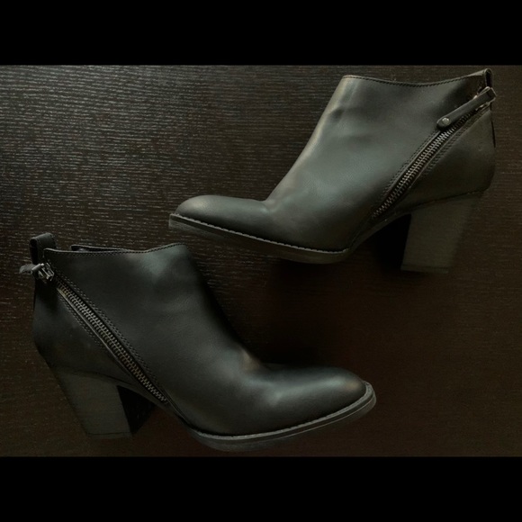 Dolce Vita Shoes - Black Zip Up Booties